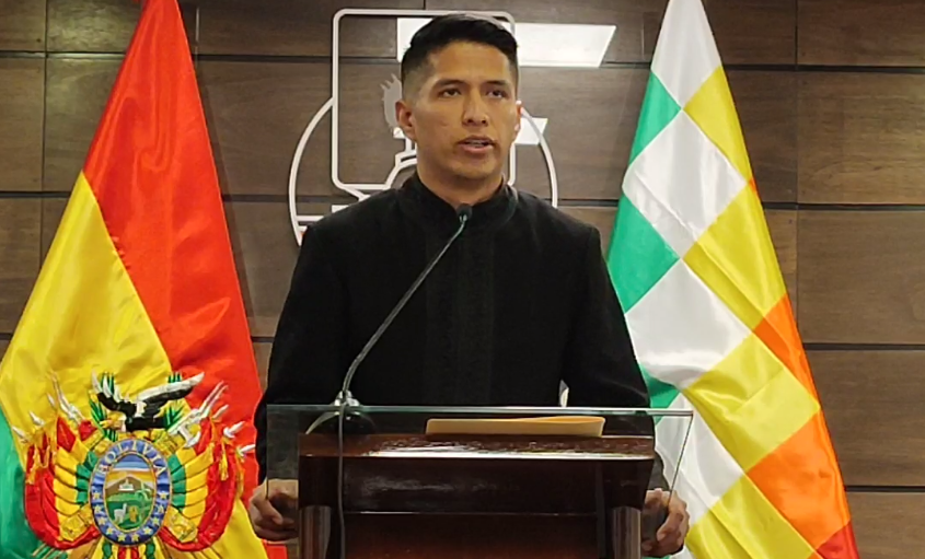 Andrónico dice que no recibe órdenes de Evo y niega haber firmado