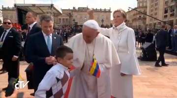 NinoYarikPeaYPapaFrancisco_CapturaPantallaYoutube_070917.jpg