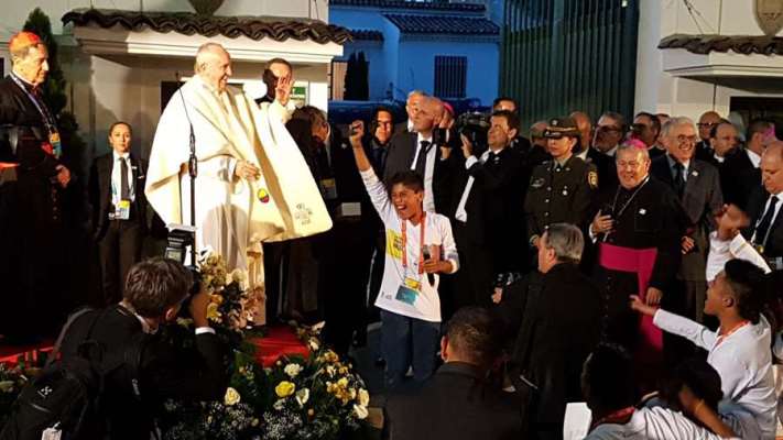 PapaFranciscoEnNunciaturaBogota_DavidRamosACIPrensa_060917_0.jpg